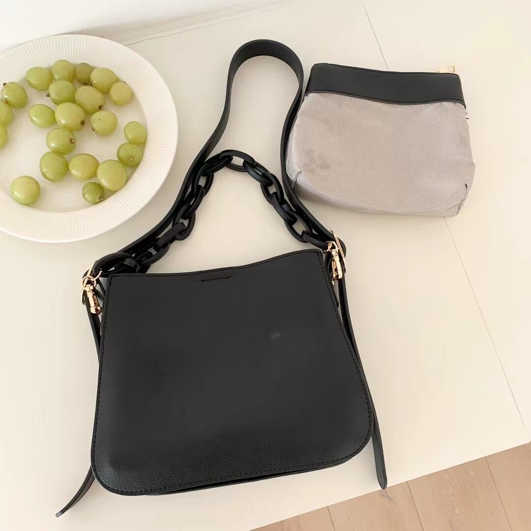 チェーン付き　ショルダーバッグ　AS105-9972