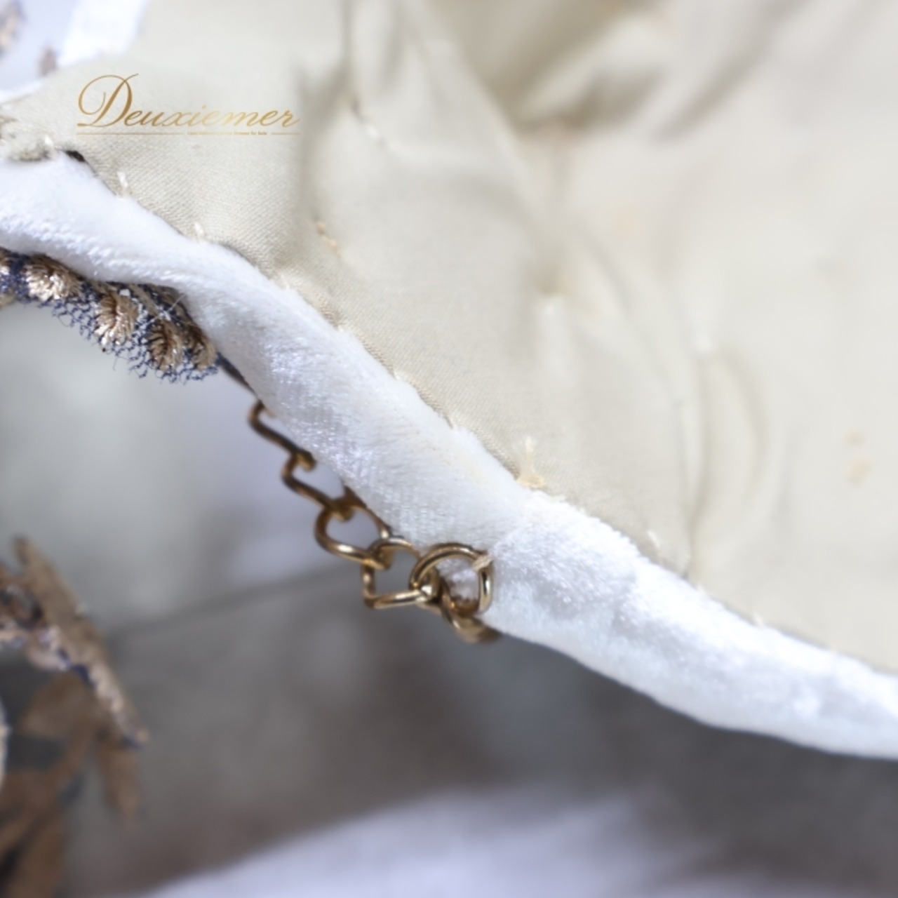 ベリーダンス オリエンタル 衣装 トップス ベルト セット ホワイト系 蝶 花 アーム アーム飾り 腕飾り ラインストーン チェーン 白 金 かわいい 爽やか 明るい ダンス衣装 ステージ イベント キラキラ 華やか シルバー系 ゴールド系