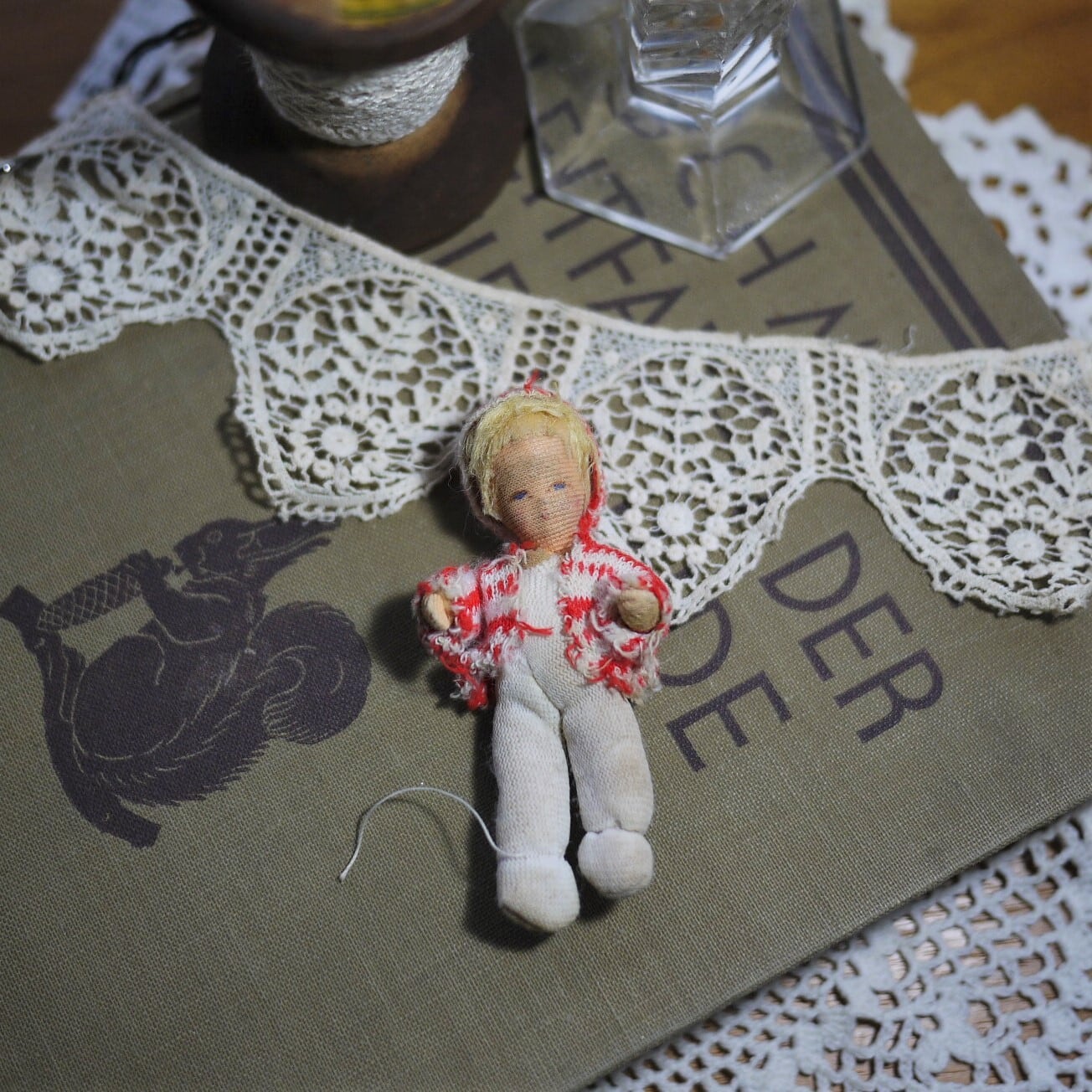 可愛いニットの赤ん坊 布人形 ドイツヴィンテージ