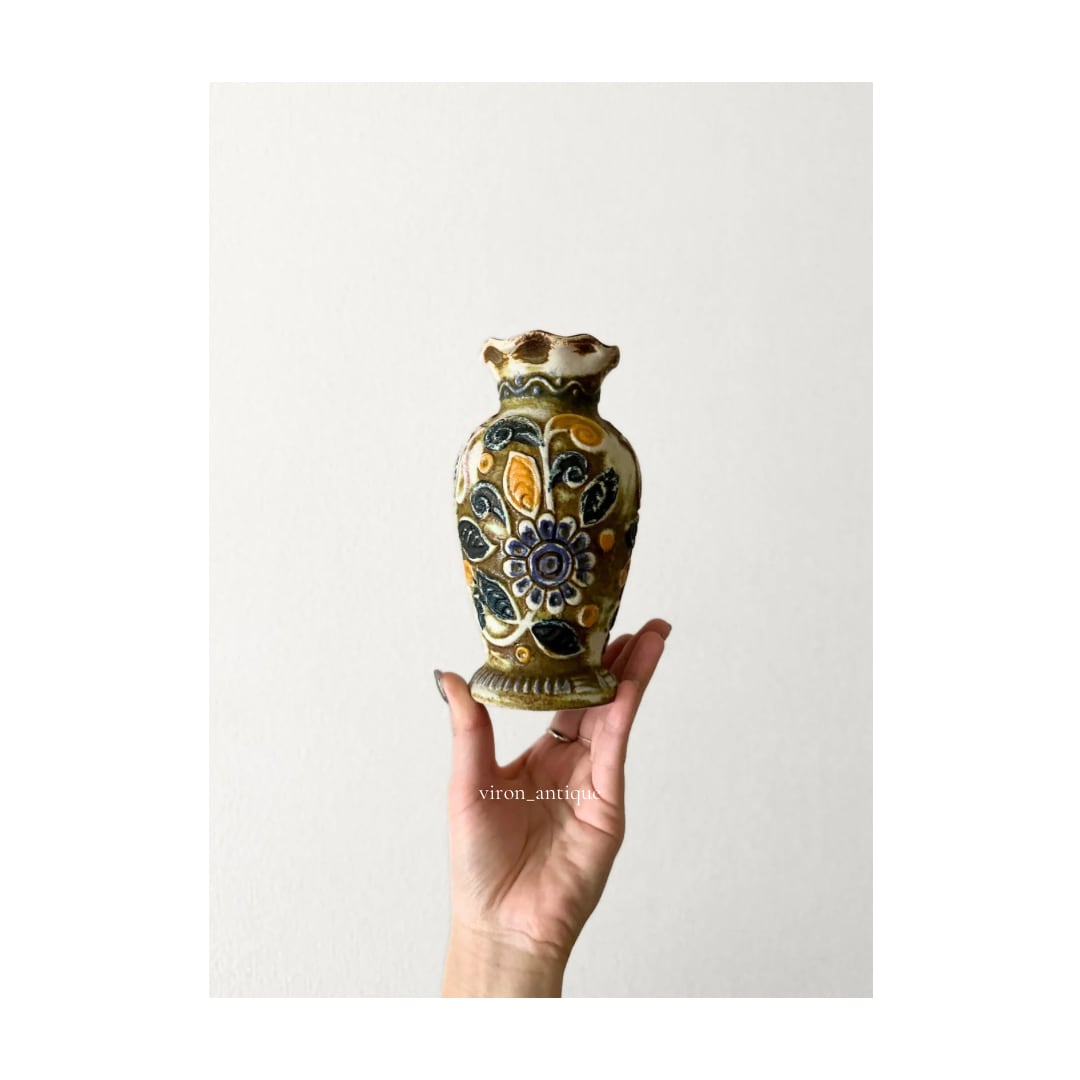 Bay Keramik ベイケラミック / 花柄レリーフのベース