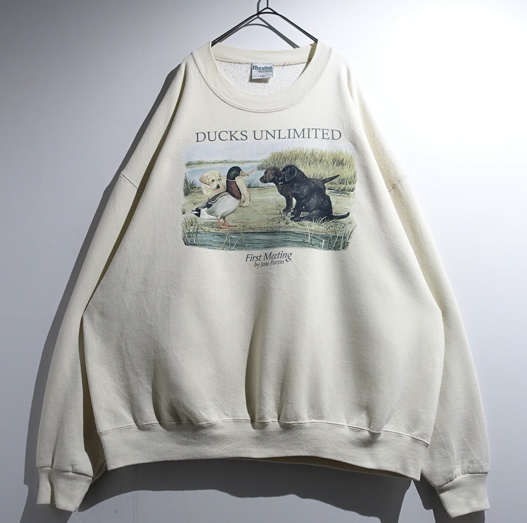 90s Beige Dog & Camo First Meeting Print Design T-Shirt