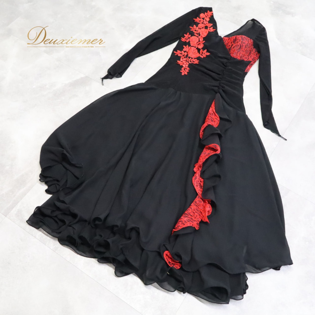 社交ダンス 衣装 Leirena レイリーナ ドレス スタンダード ブラック系 レッド系 レース 赤 黒 バイカラー ワンピース スタンダードドレス 長袖 パーティドレス ダンスパーティー ステージ衣装 舞台衣装 発表会 モダン 上品 気品 エレガント かわいい 大人っぽい 華やか ロング丈 レディース ワルツ フォーマル ダンス衣装 シック きれいめ 発表会用 ステージ用 ステージドレス ポリエステル 背面ファスナー 胸パッドあり 伸縮素材 対応