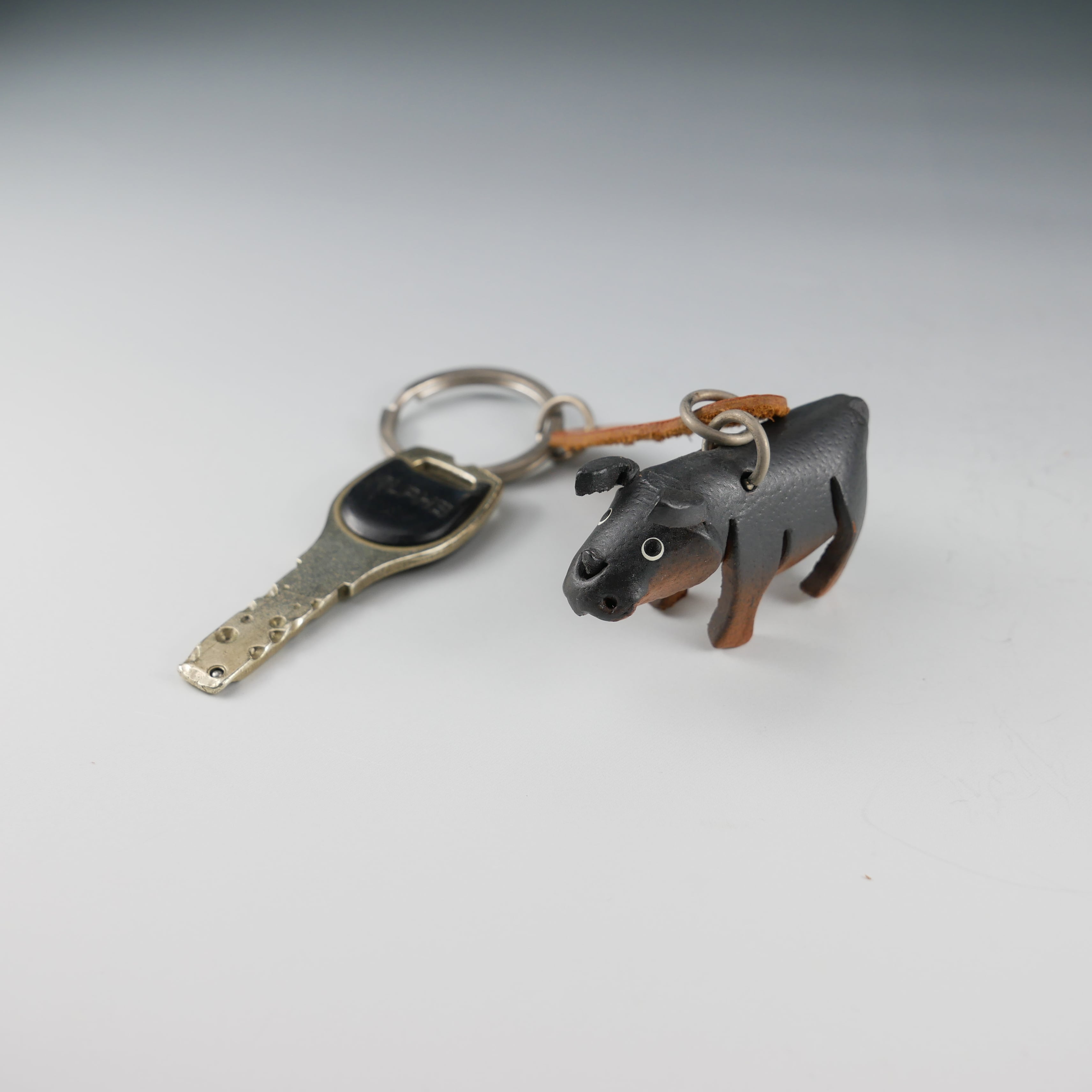 サイ レザーキーホルダー | サファリマーケット