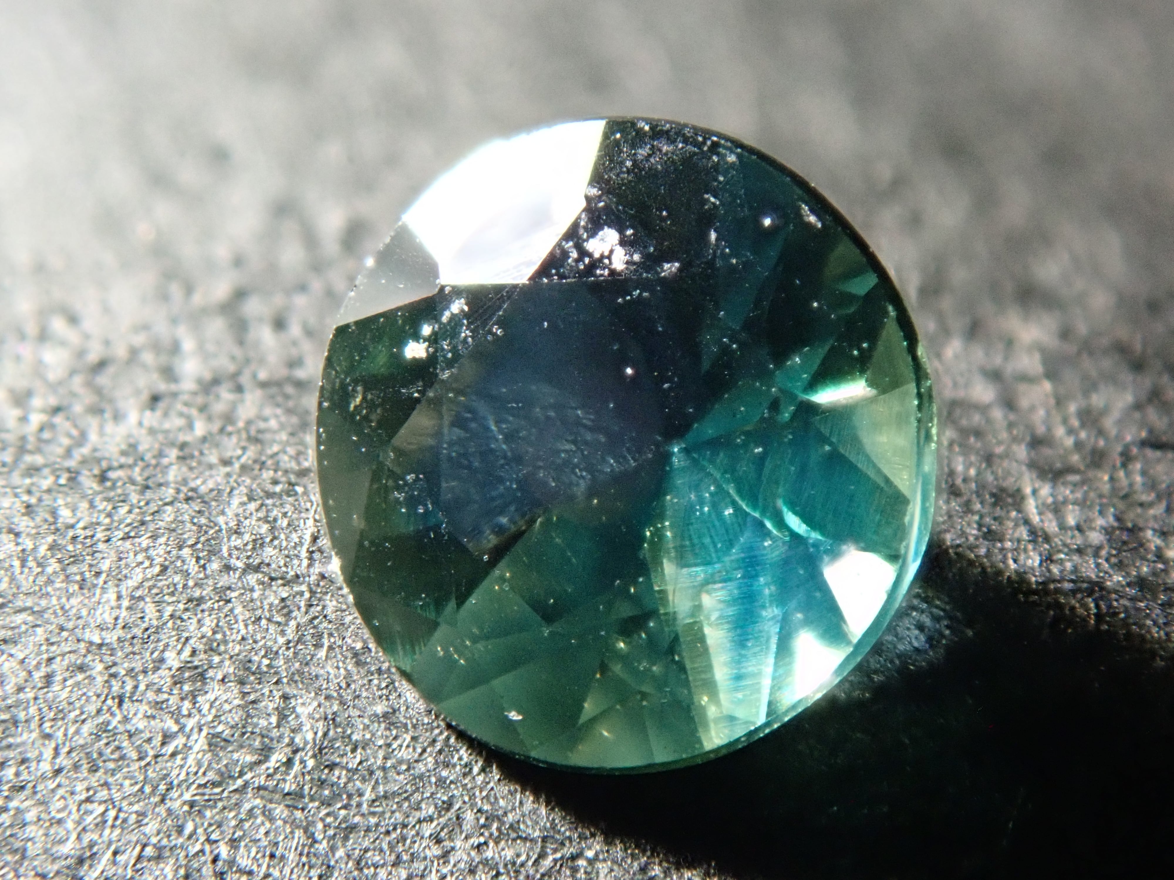 【新商品】タイ産バイカラーサファイア 0.309ct