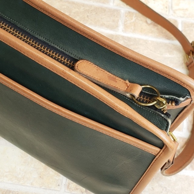 オールドコーチ ☆ USA製 レザー スクエア ショルダーバッグ バイ  