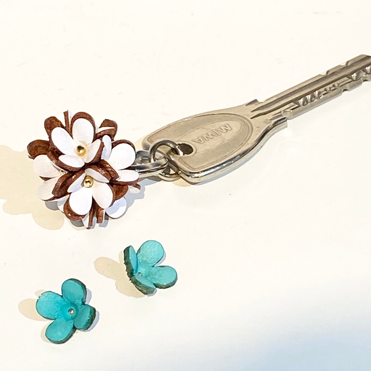 【3D立体レザーフラワー】カランコエ　9mm(ペールブルー）2個入 - 1