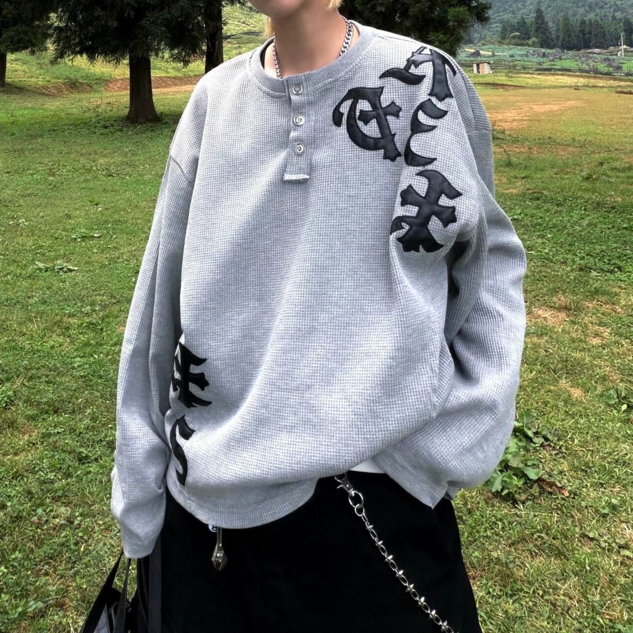 ゴシックグラフィックヘンリーネックワッフルTシャツ 2col A00462