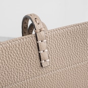 フェンディ ロール ミディアム トートバッグ セレリア ベージュ レザー