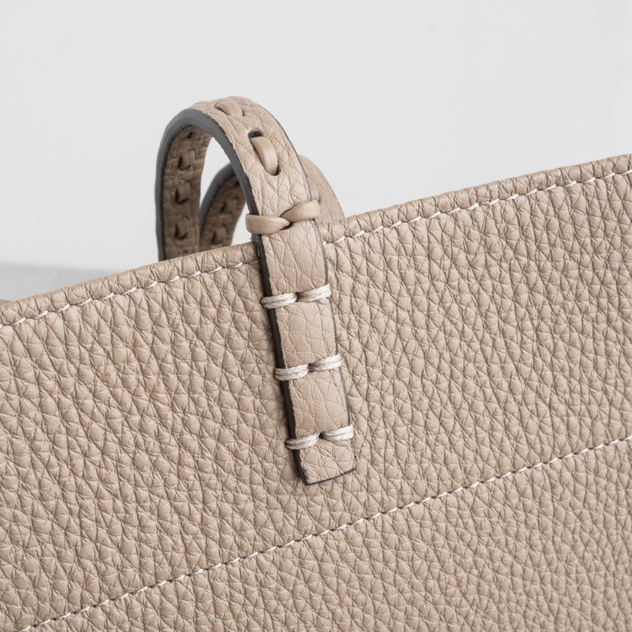 フェンディ ロール ミディアム トートバッグ セレリア ベージュ レザー