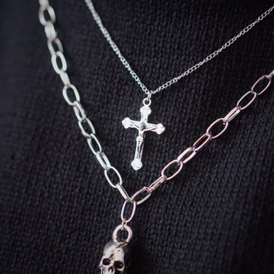 ＲＯＥＮクロスのスカル四連レイヤードネックレス ROENクロスのスカル四連レイヤードネックレス クロススカルネックレス