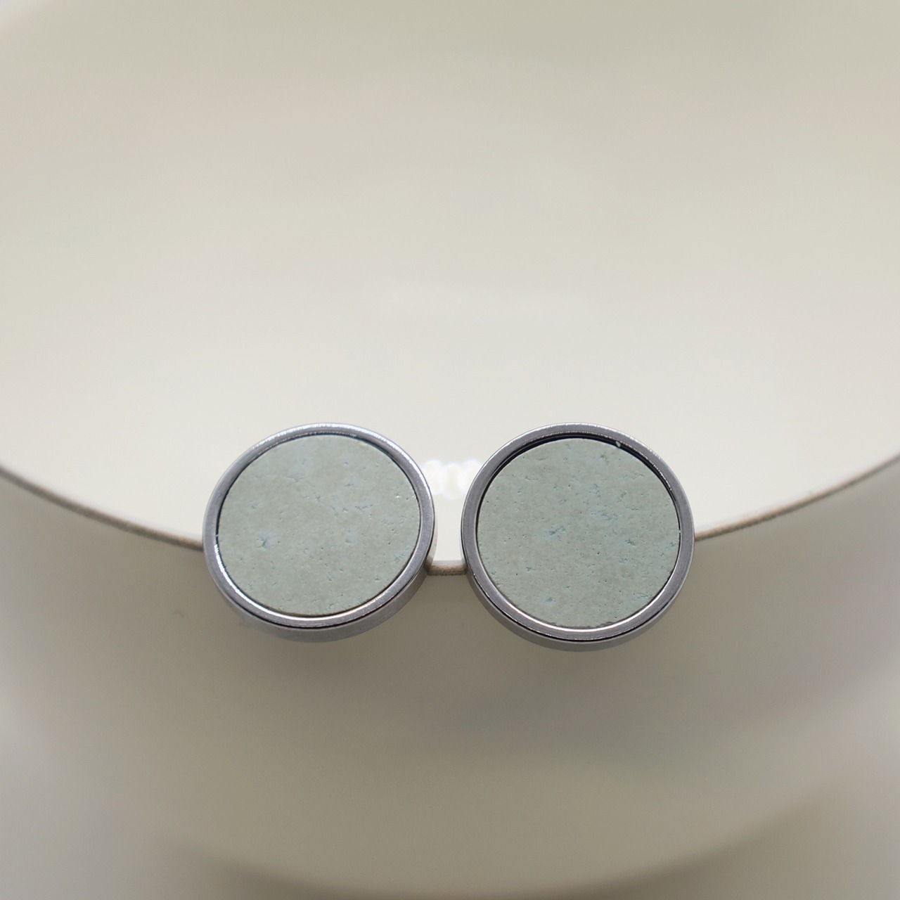 Stud earrings26