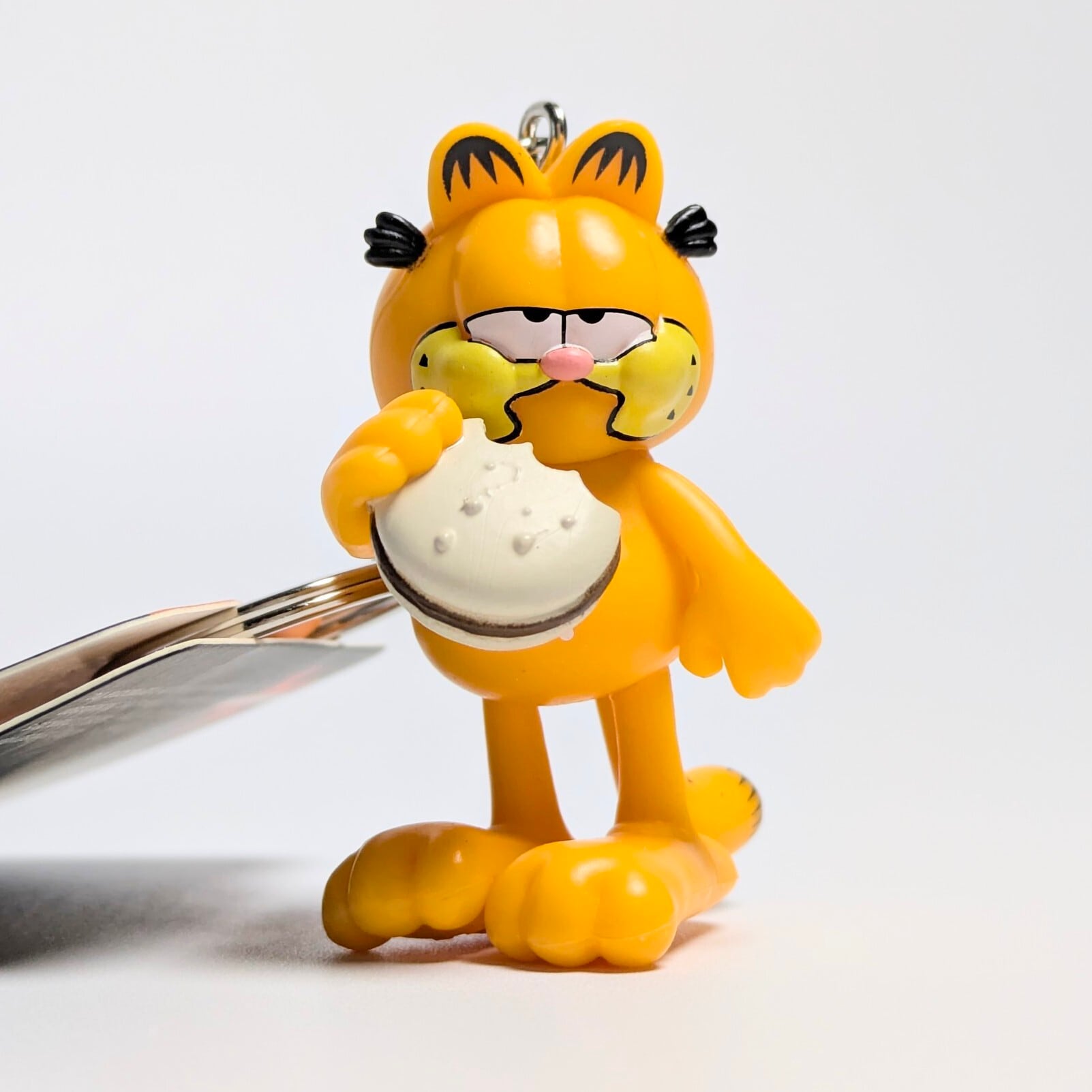 【 Garfield ( ガーフィールド ) 】 3D PVCキーホルダー 『 ムシャムシャ♡ 』 〚アメリカン雑貨 アメトイ〛