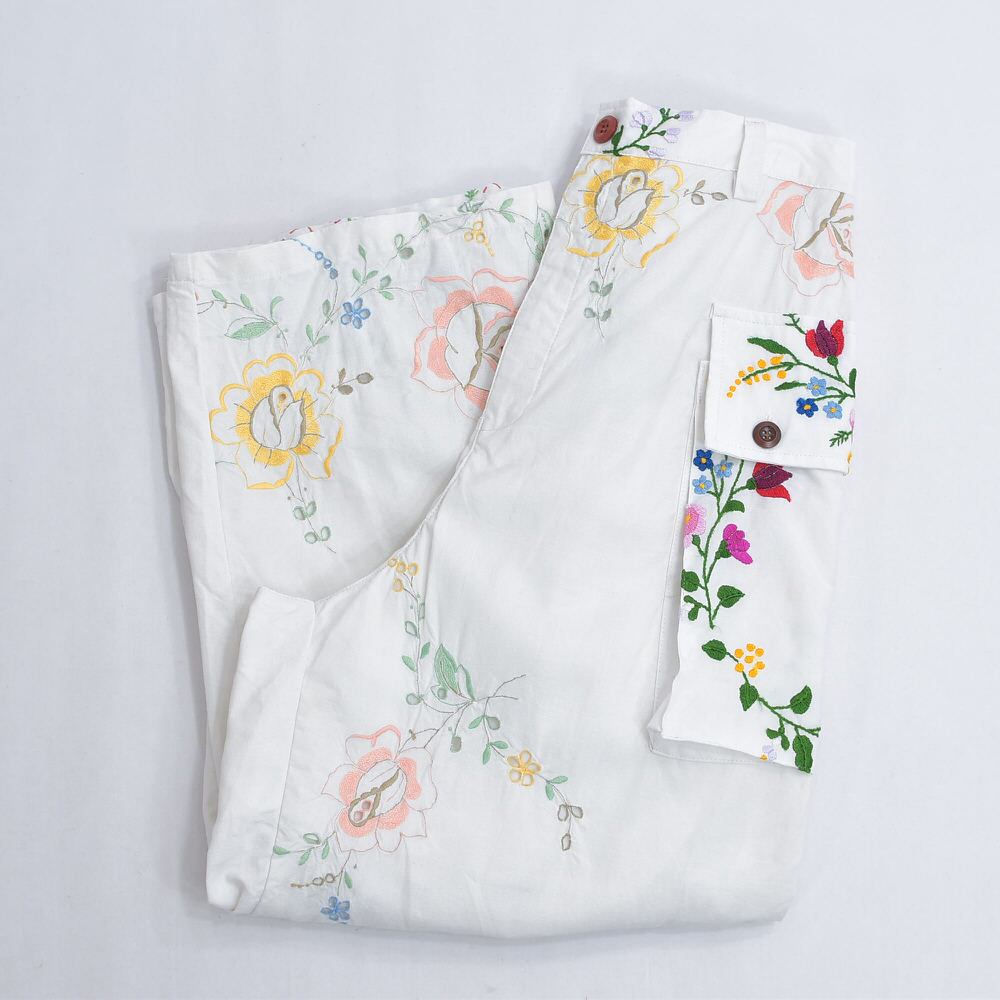 Remakeリメイク 再構築 パッチワーク&フラワー刺繍 デザイン ワイドシルエット コットン カーゴパンツ バギー ホワイト古着 裏地付き レディース W73~92cm