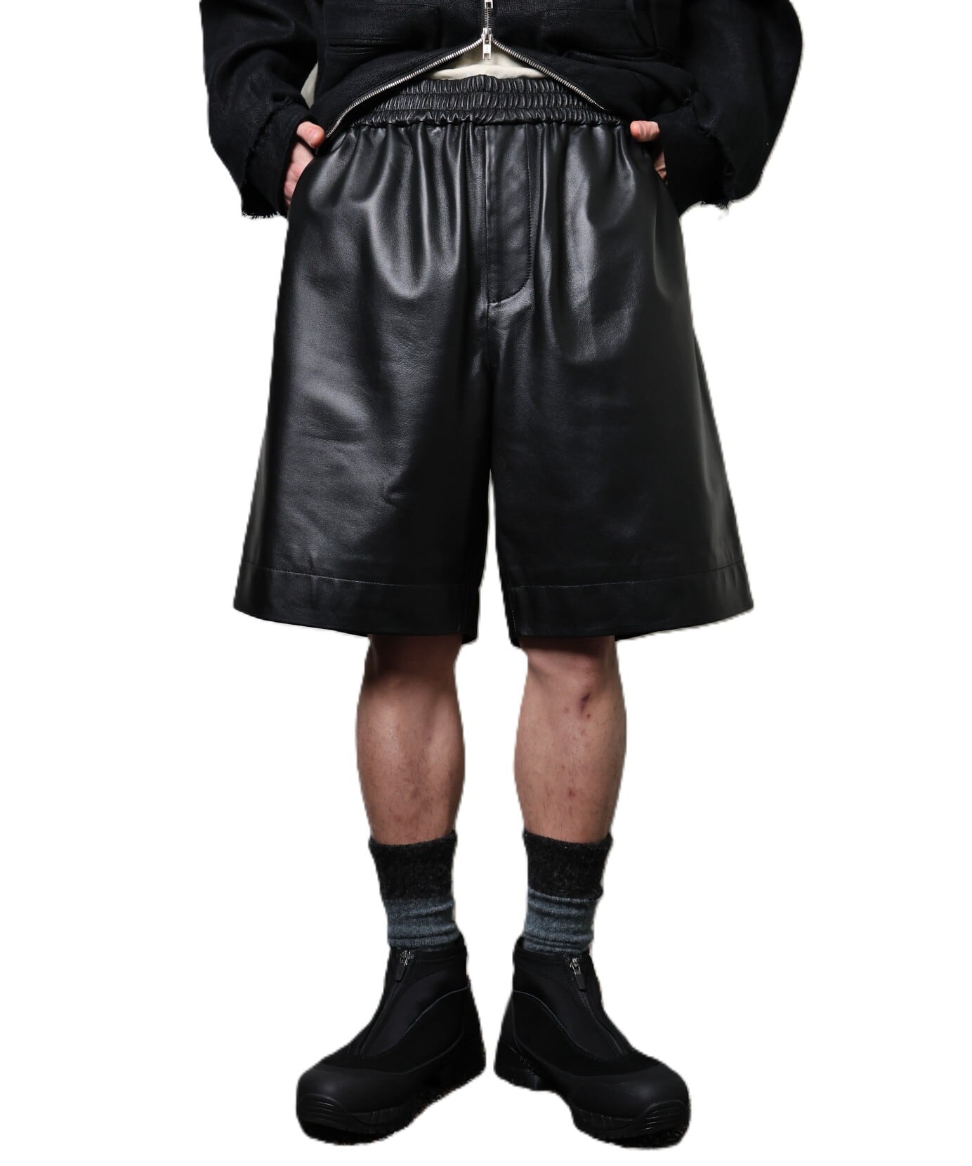 UNIVERSAL PRODUCTS. / 261-60513 LEATHER EASY SHORTS (BLACK