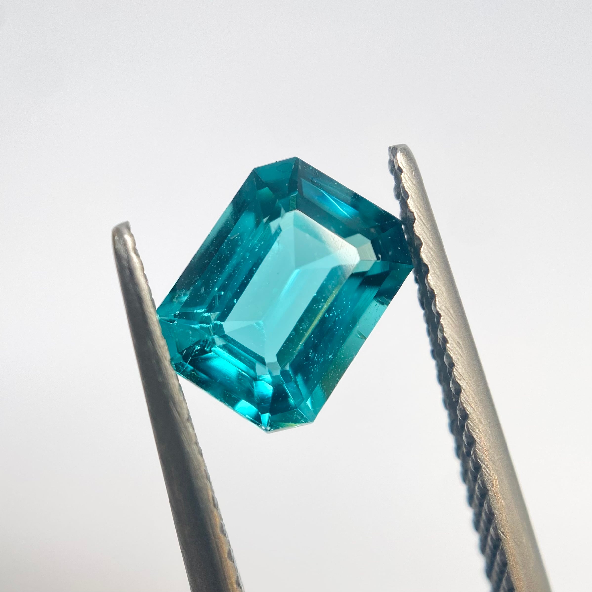 鮮やかなラグーントルマリン