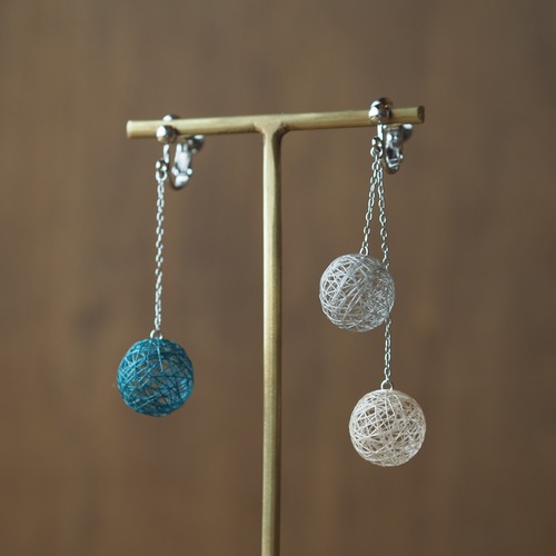 〈朝霧〉秋景色のアシンメトリーピアス／イヤリング