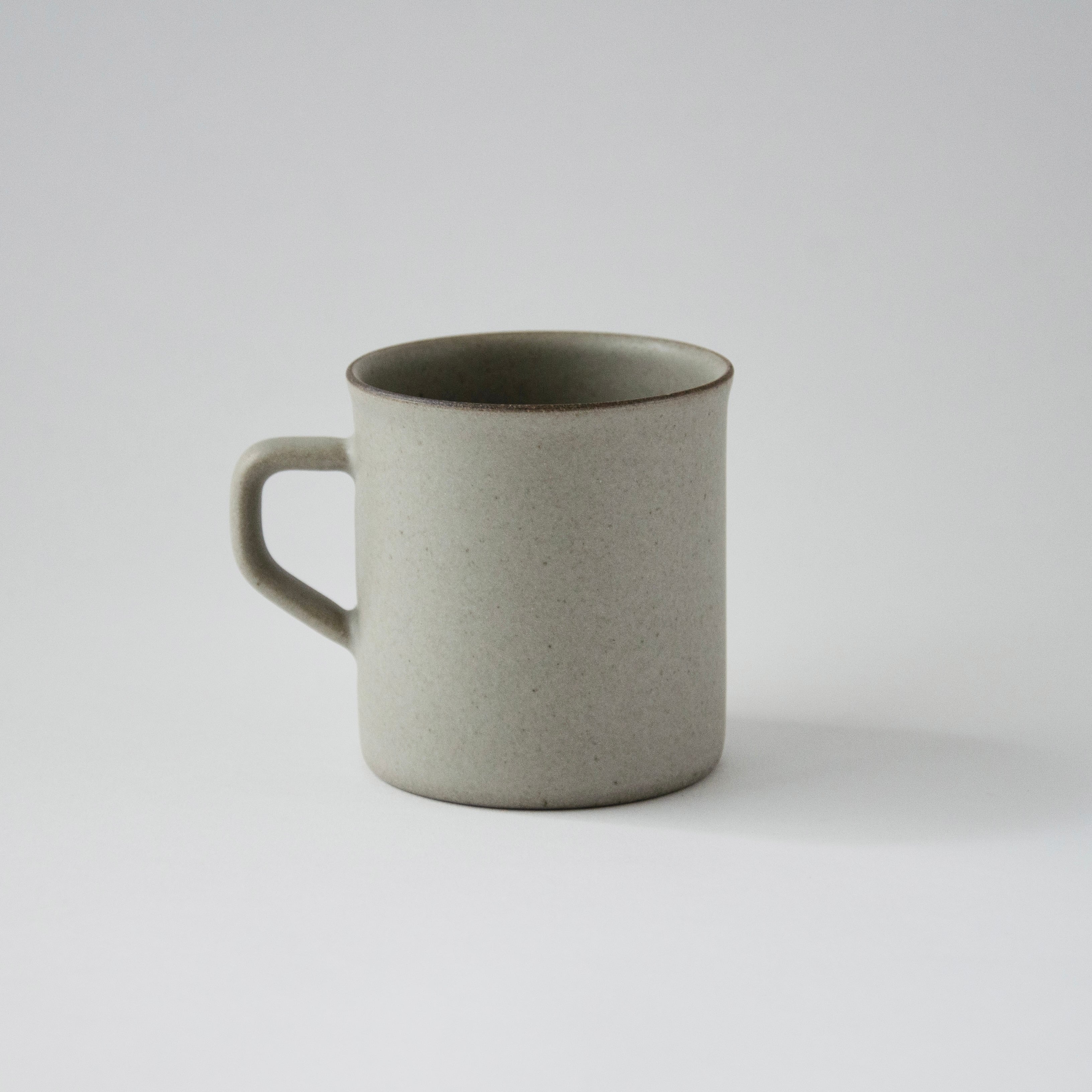 灰色の陶器の器 堅田貴治 Mug（灰） | まちのシューレ963 STORE