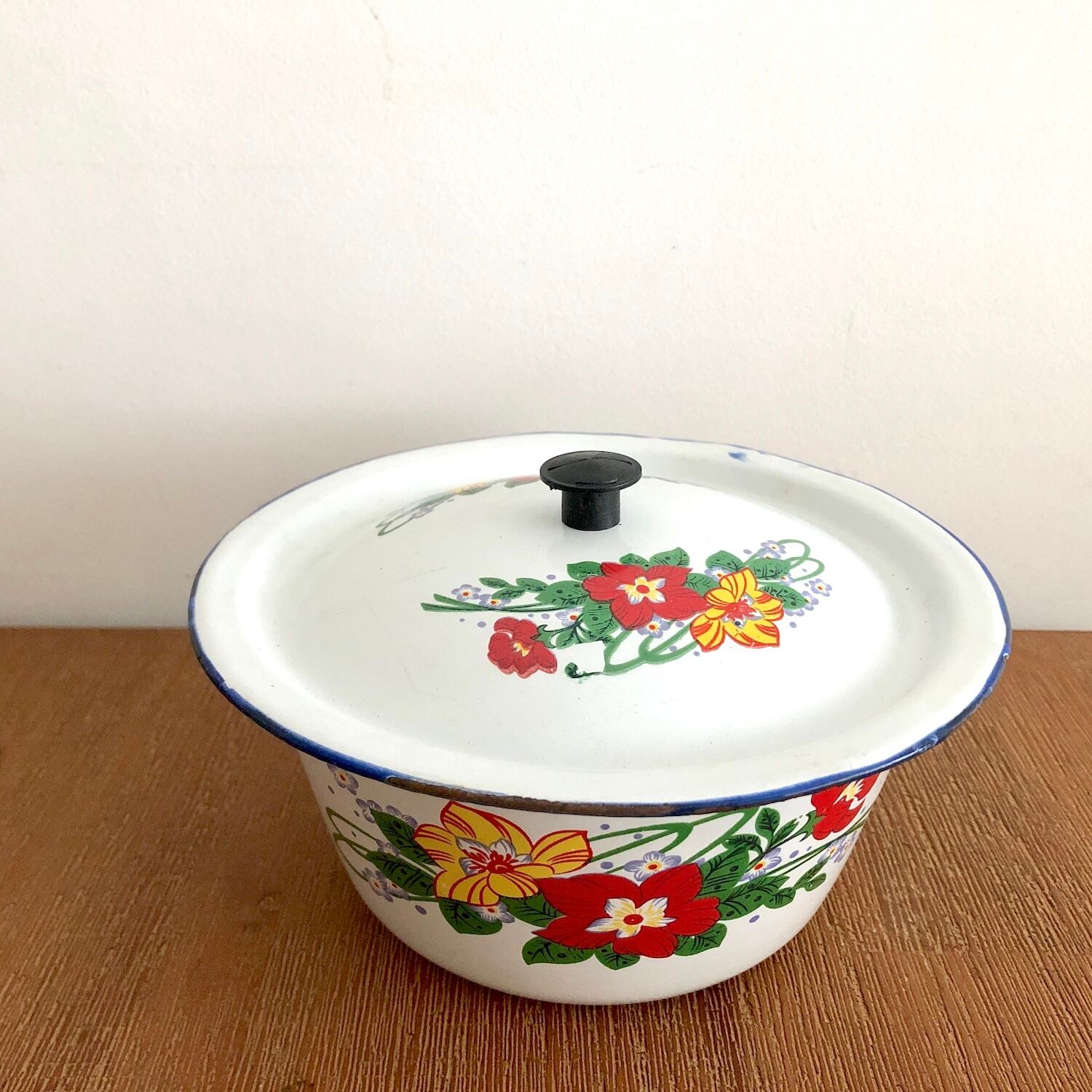 レトロな花柄ホーローボウル|蓋付き