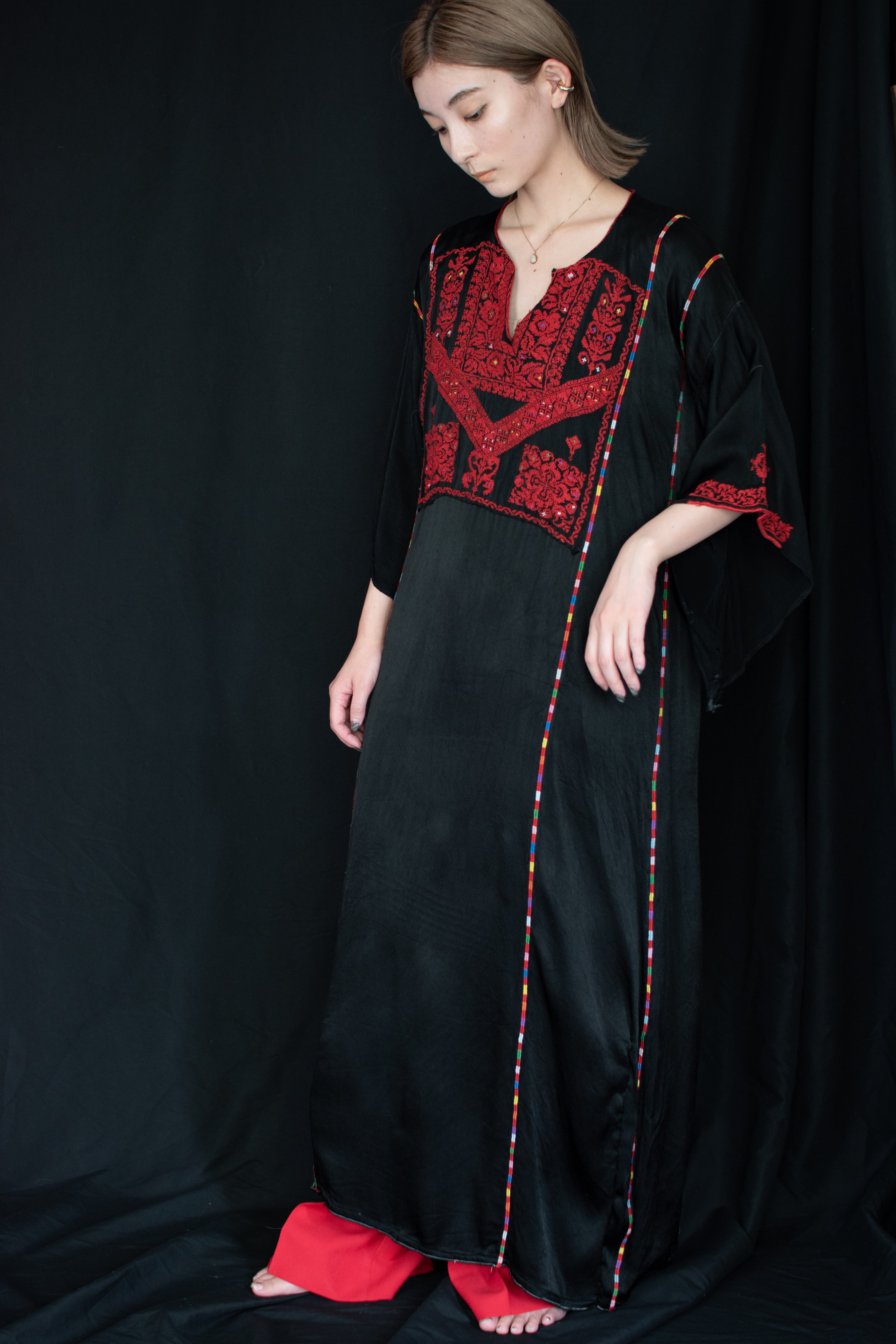1960-70s Palestinian Bedouin Dress physis