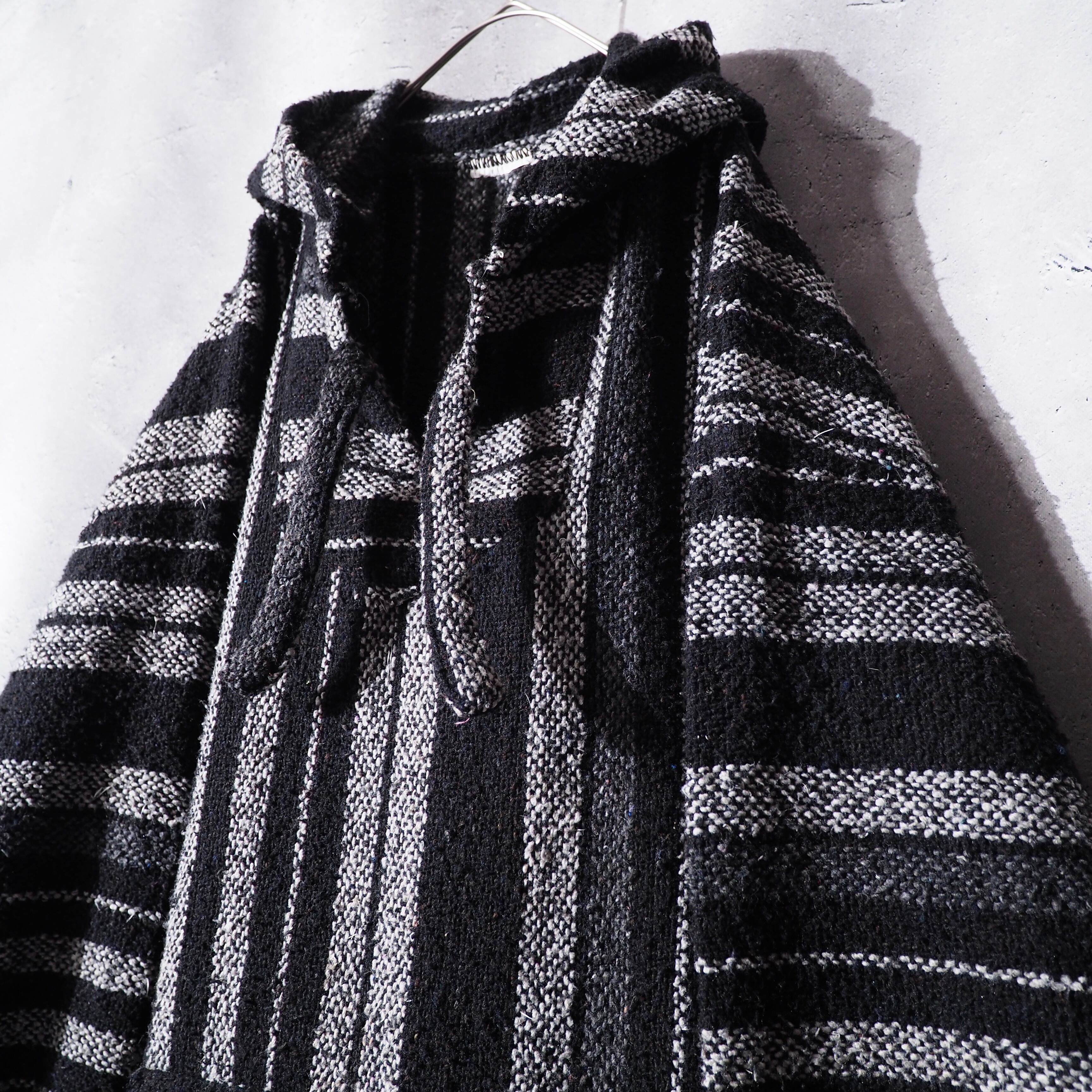 King over loose silhouette monotone line pattern vintage mekisikan Parker