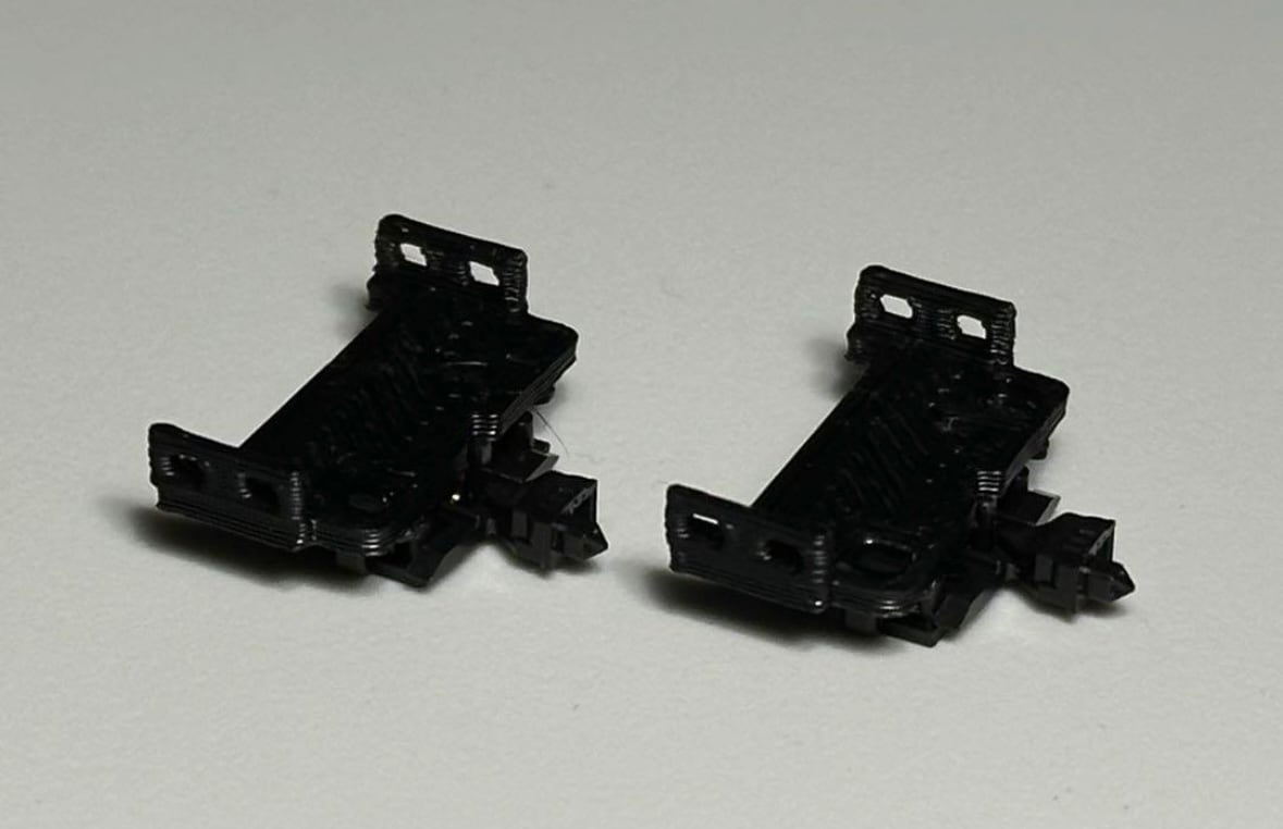 かぷりーすttt KATOカプラー対応化マウント TOMIX等各社対応 100個入り | 横倉車両