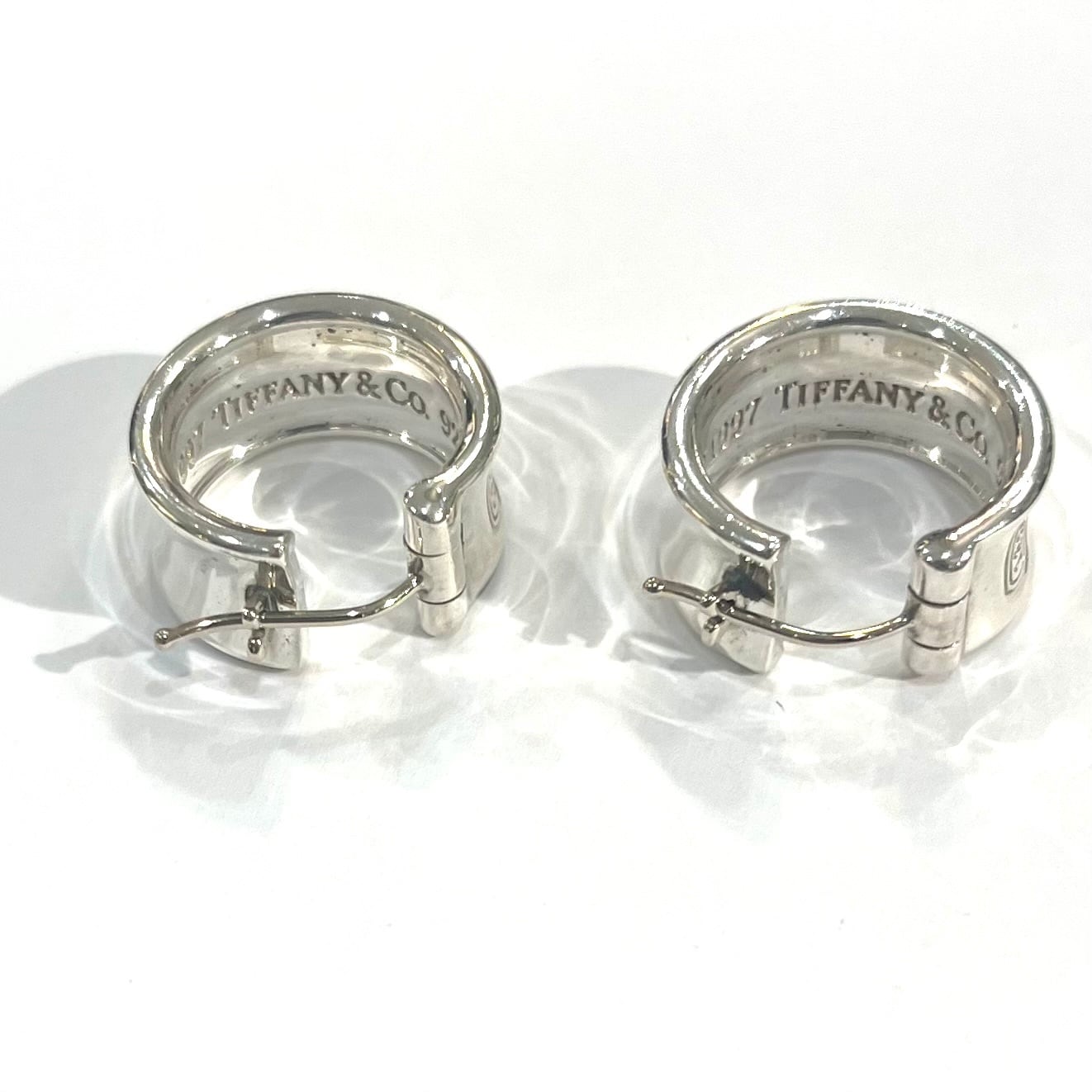 希少【TIFFANY&CO.】【ピアス】2596 T&CO SV925／1997刻印／重厚感ある