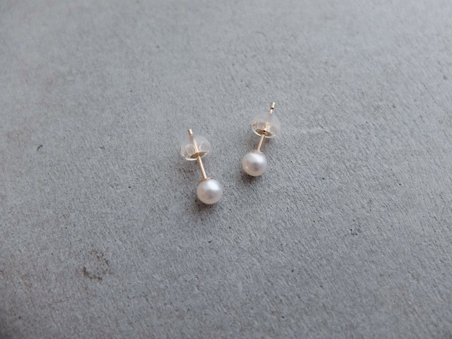 淡水パールピアス4mm