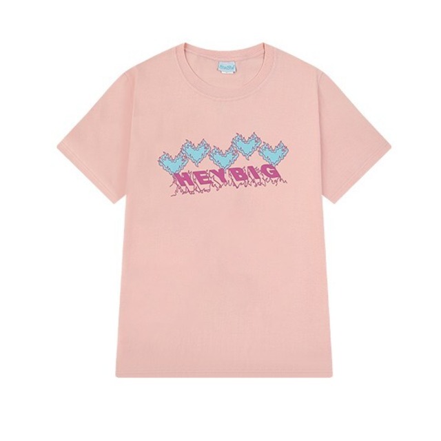 ユニセックスロゴ半袖Tシャツ。ピンク