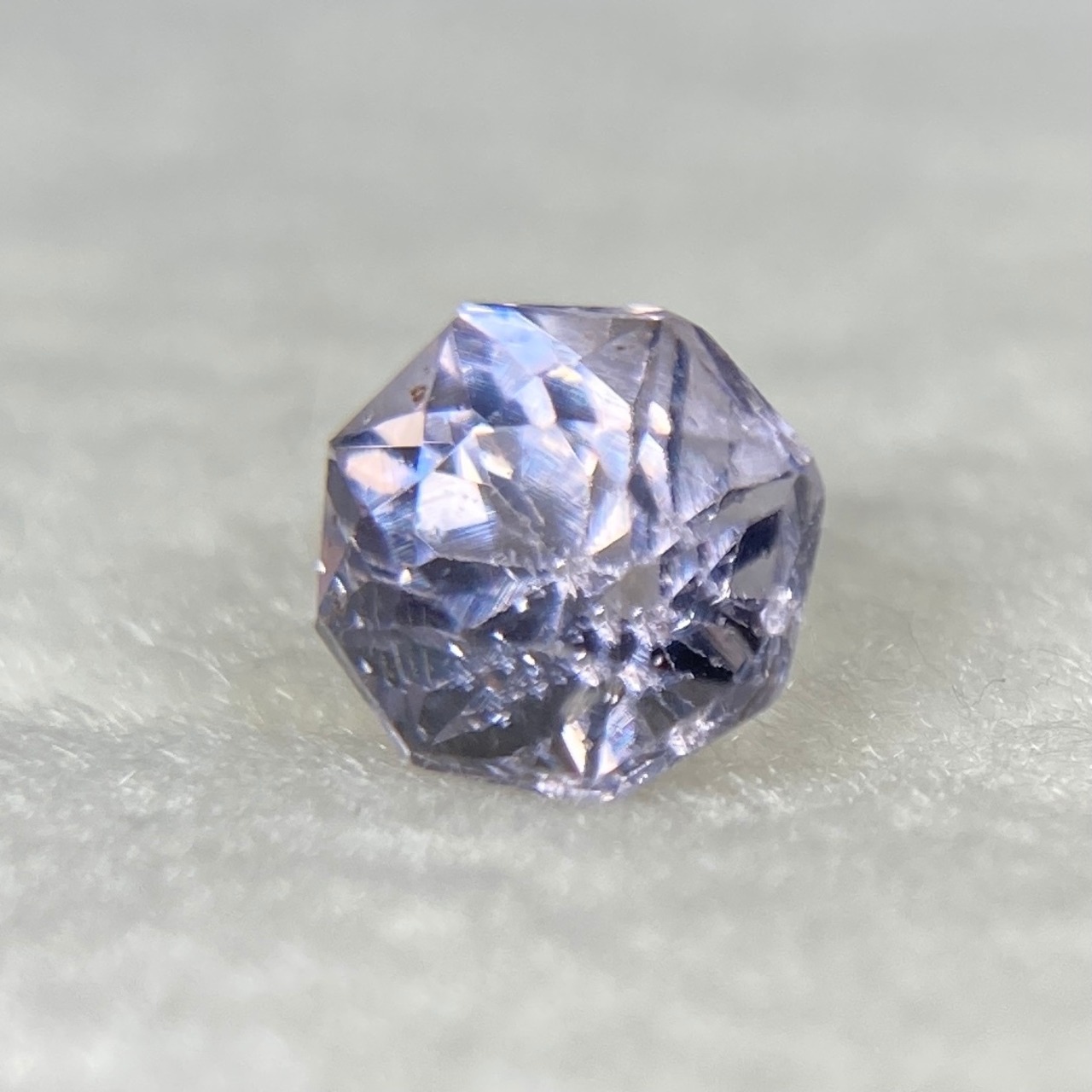 お花みたいなスピネル 訳あってお買い得  約4.8mm*3.7mmmm r-0397