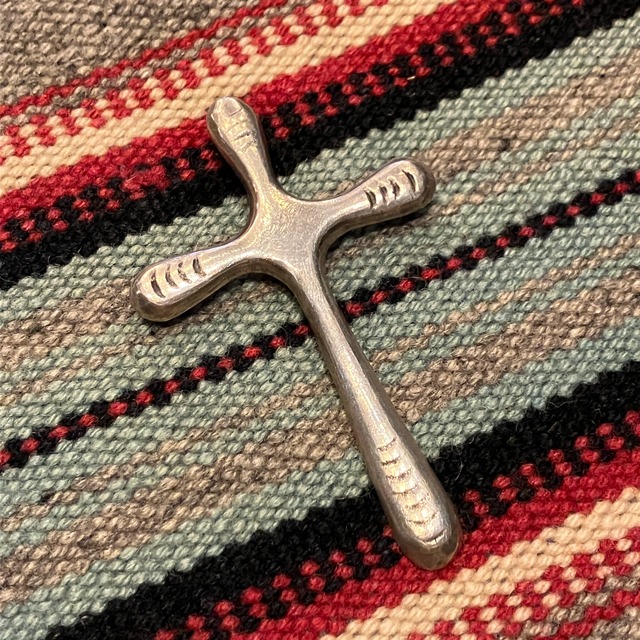 EDITH KEE CROSS PENANT TOP