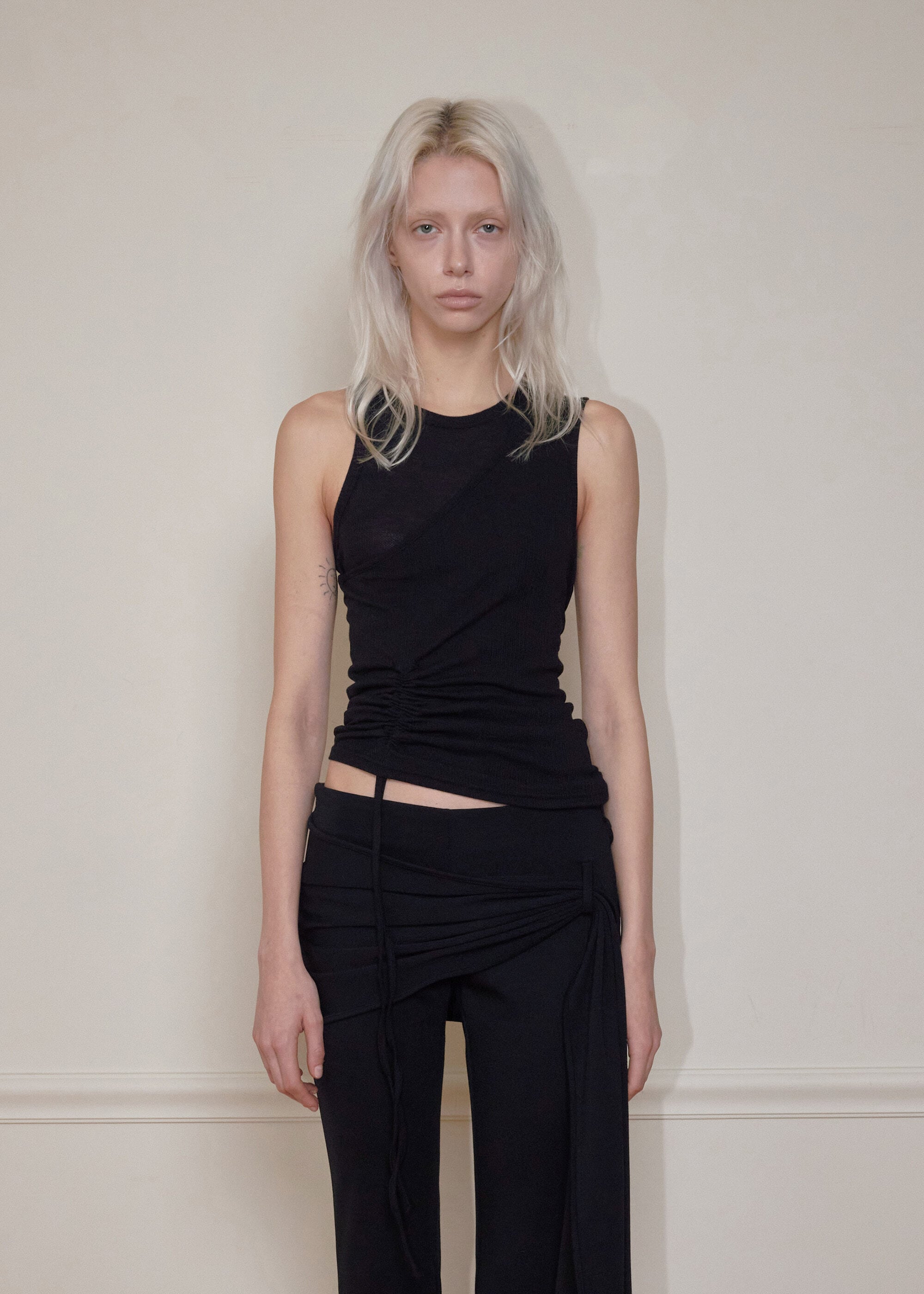 BOHEMSEO] OFFSET WAFFLE TOP, BLACK 正規品 韓国ブランド 韓国通販