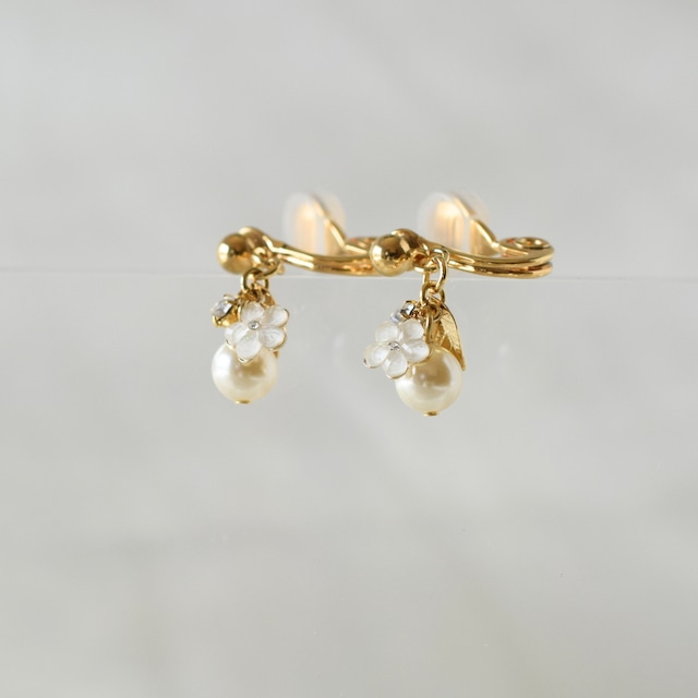 お花とパール ゴールド 魔法のイヤリング 痛くない 日本製 福耳ok 金属アレルギー対応 落ちない シンプル 大人 ピアス風 揺れる 送料無料