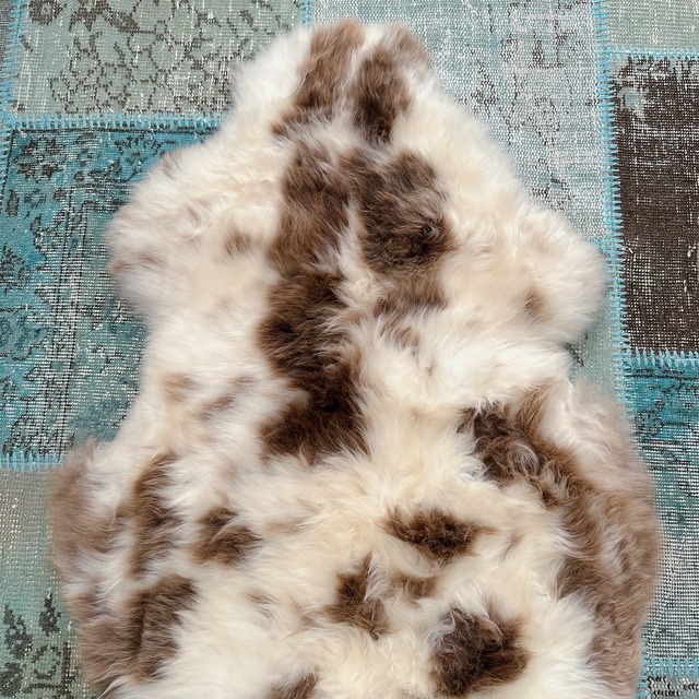 ポーランド ムートンラグ MO005 | ナチュラル シープスキン | 77cm × 130cm