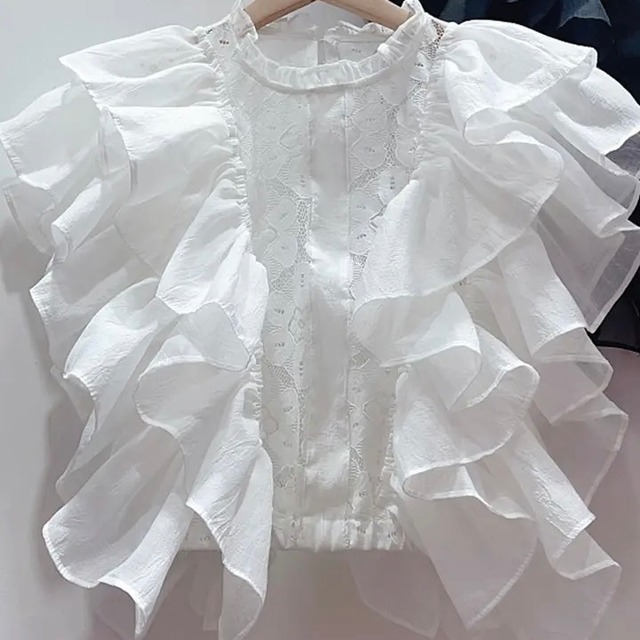 フリルショート丈トップス