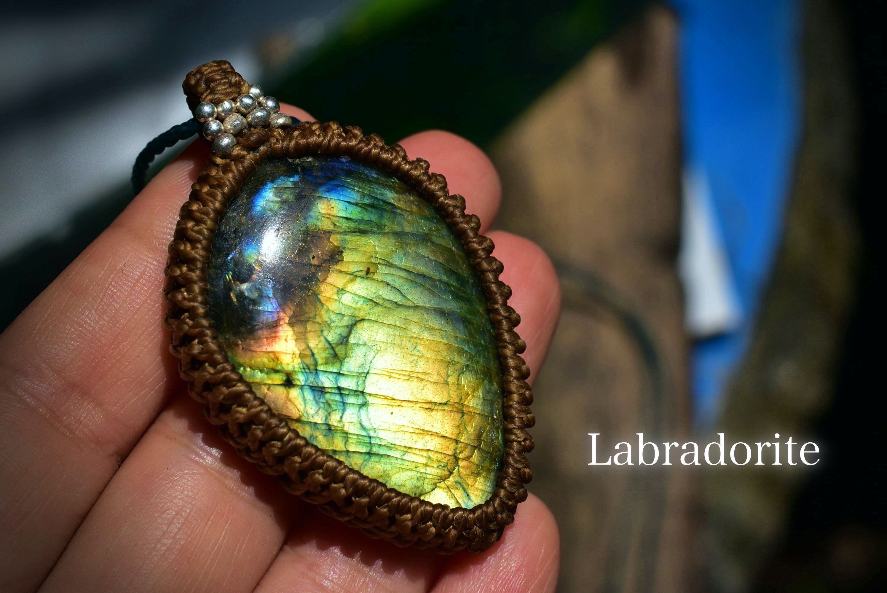 彩の芸術★ブルーグリーン★ラブラドライト マクラメペンダント labby001