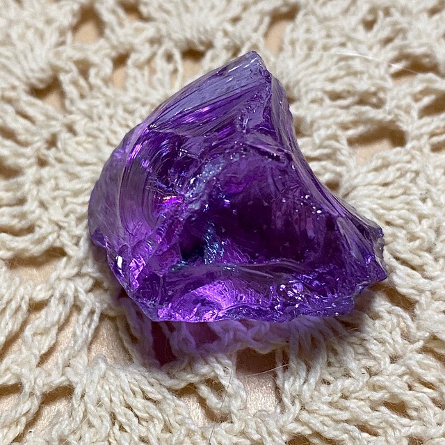 《レア色限定》インドネシア産アンダラクリスタル原石 【カラーチェンジあり】パープル × アクアブルーシャイン B