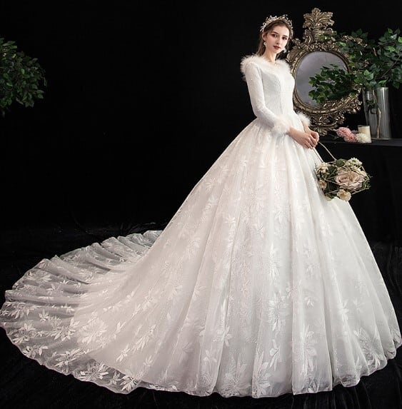 高品質！ ウエディングドレス フェザー 繊細レース 華やかなトレーン