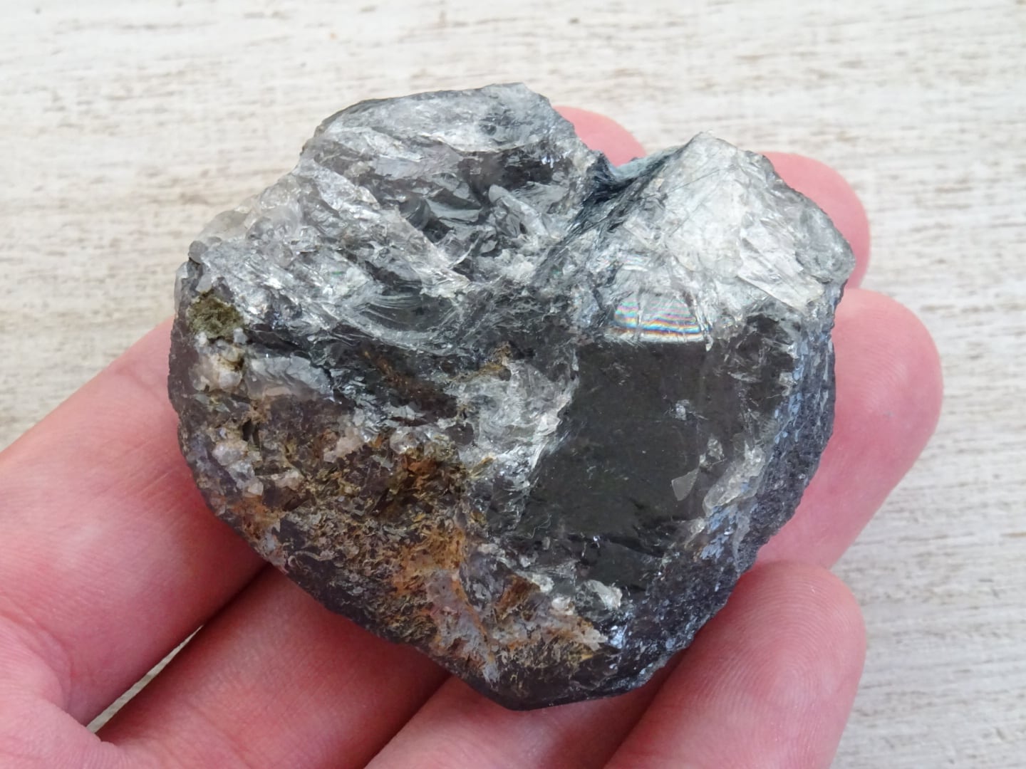 めちゃ審美的なザギマウンテンクォーツD/リーベカイトインクォーツ/虹入り めちゃ審美的なザギマウンテンクォーツD/リーベカイトイン