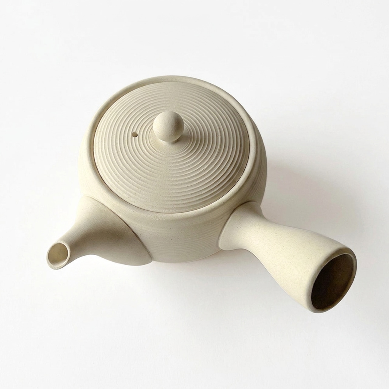 伝統の技【常滑焼の急須】旋 sen < 鉄分×タンニン > 日本製 茶こし付き 生成りマット 400ml