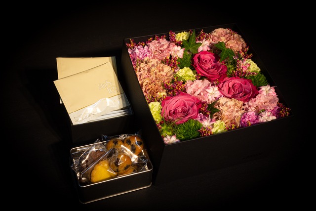 【Mother's Day Gift】Fresh Flower Box (L) + お菓子のセット　　！！発送日限定！！