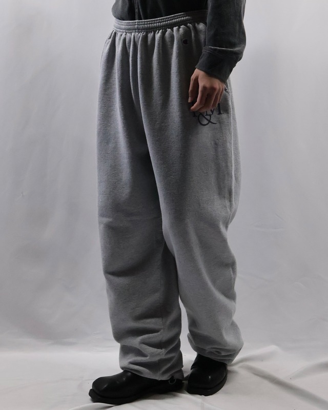 balloon silhouette sweat pants