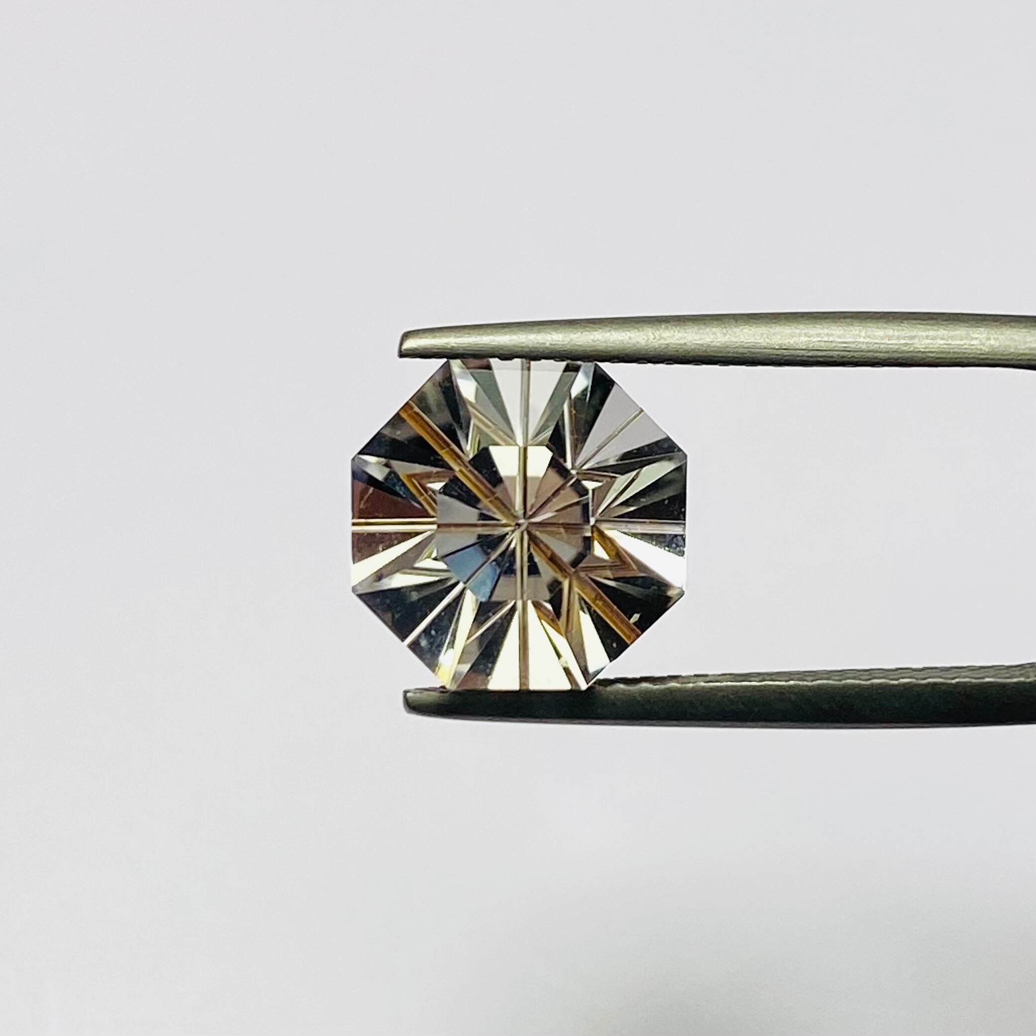 自然と人の美しきコラボ ルチルクオーツ