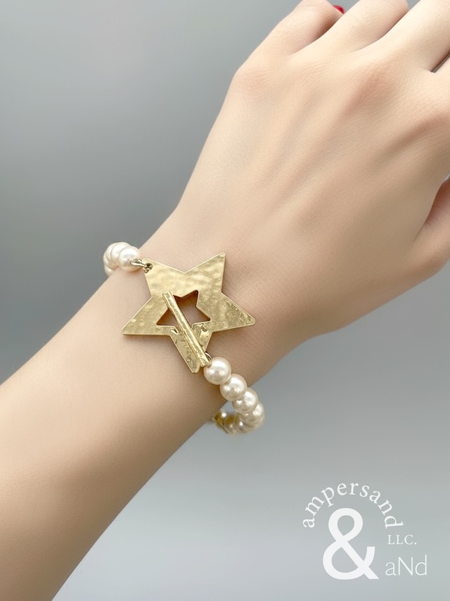 リップブローチ（赤）