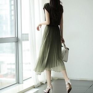 グラデーションプリーツミモレ丈ワンピース A00144