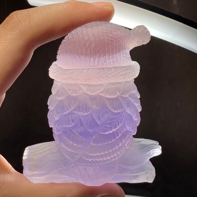 9.帽子をかぶった色合い美しいフローライト・フクロウ