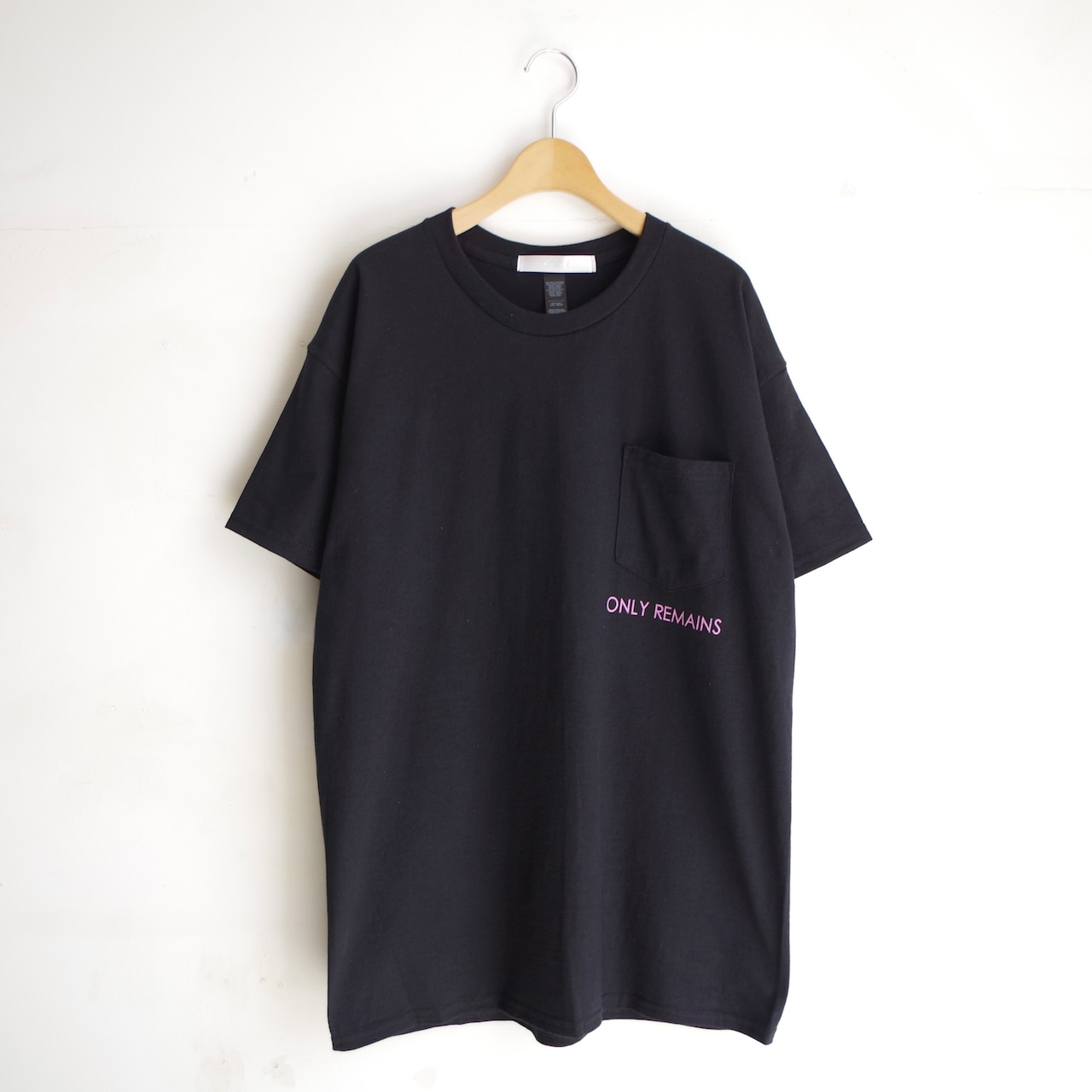 one f . ONLY REMAINS  P Tee　Black