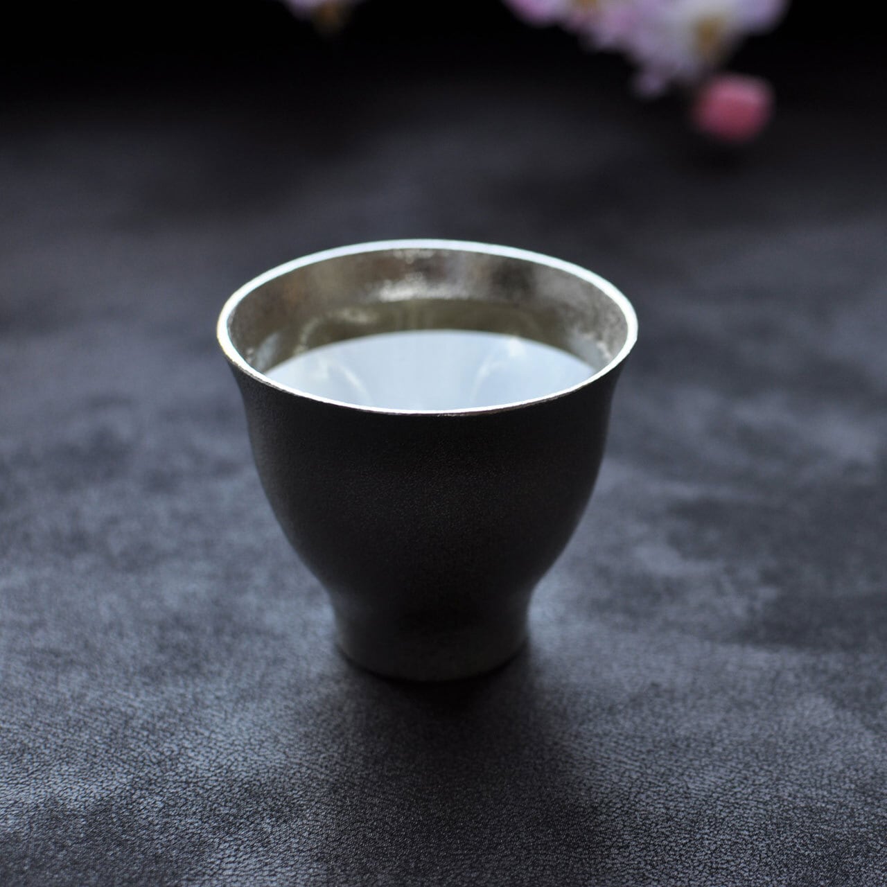 桜モチーフの錫製酒器》さくら酒器 ぐい呑み（2個セット）｜hiracle