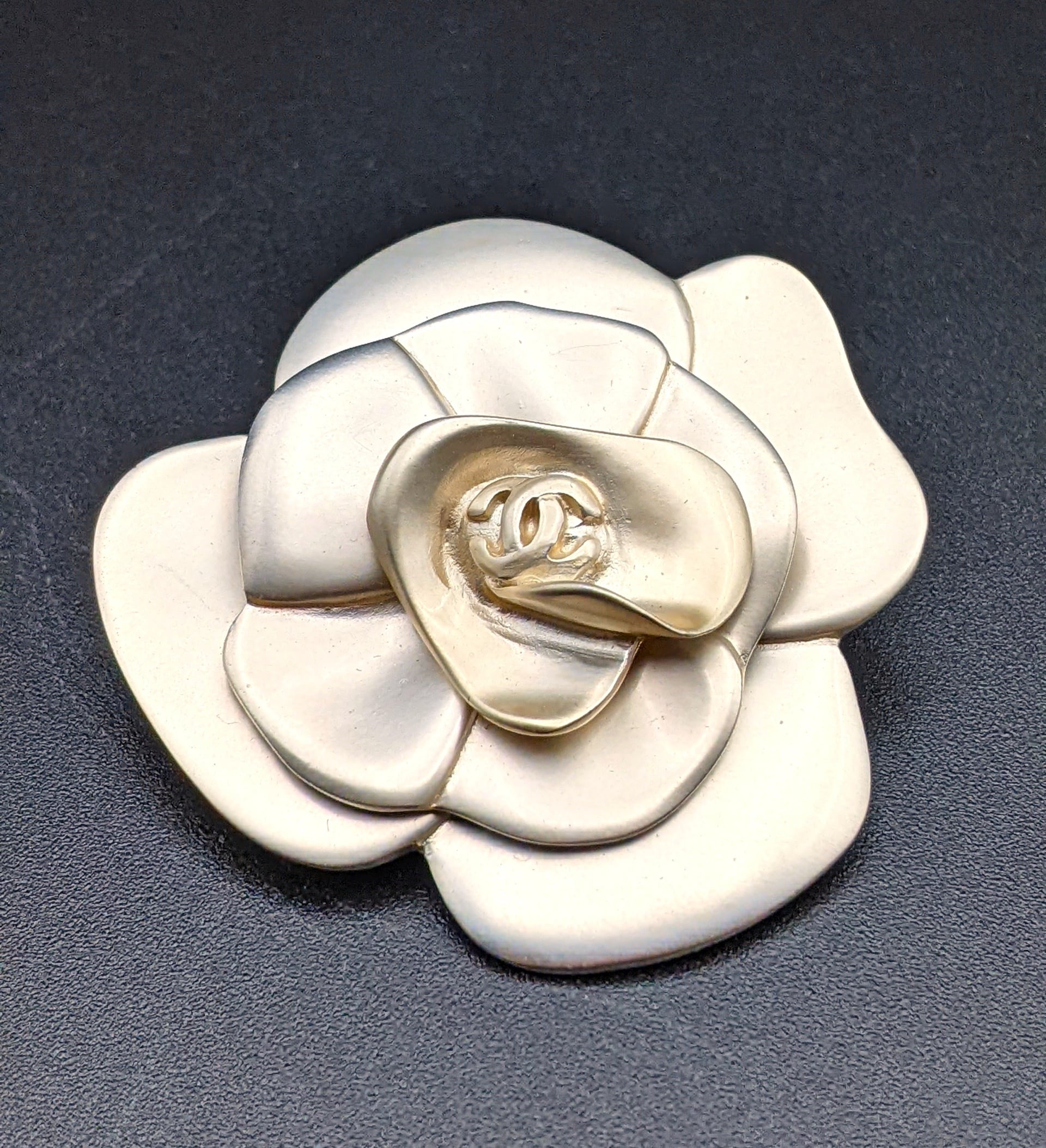 CHANEL シャネル 2001 カメリアブローチ CHANEL シャネル 2001