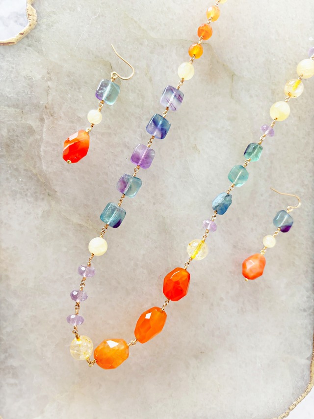《ビビッドに映える夏のジュエリー》マルチカラーロングネックレス＆ピアスセット