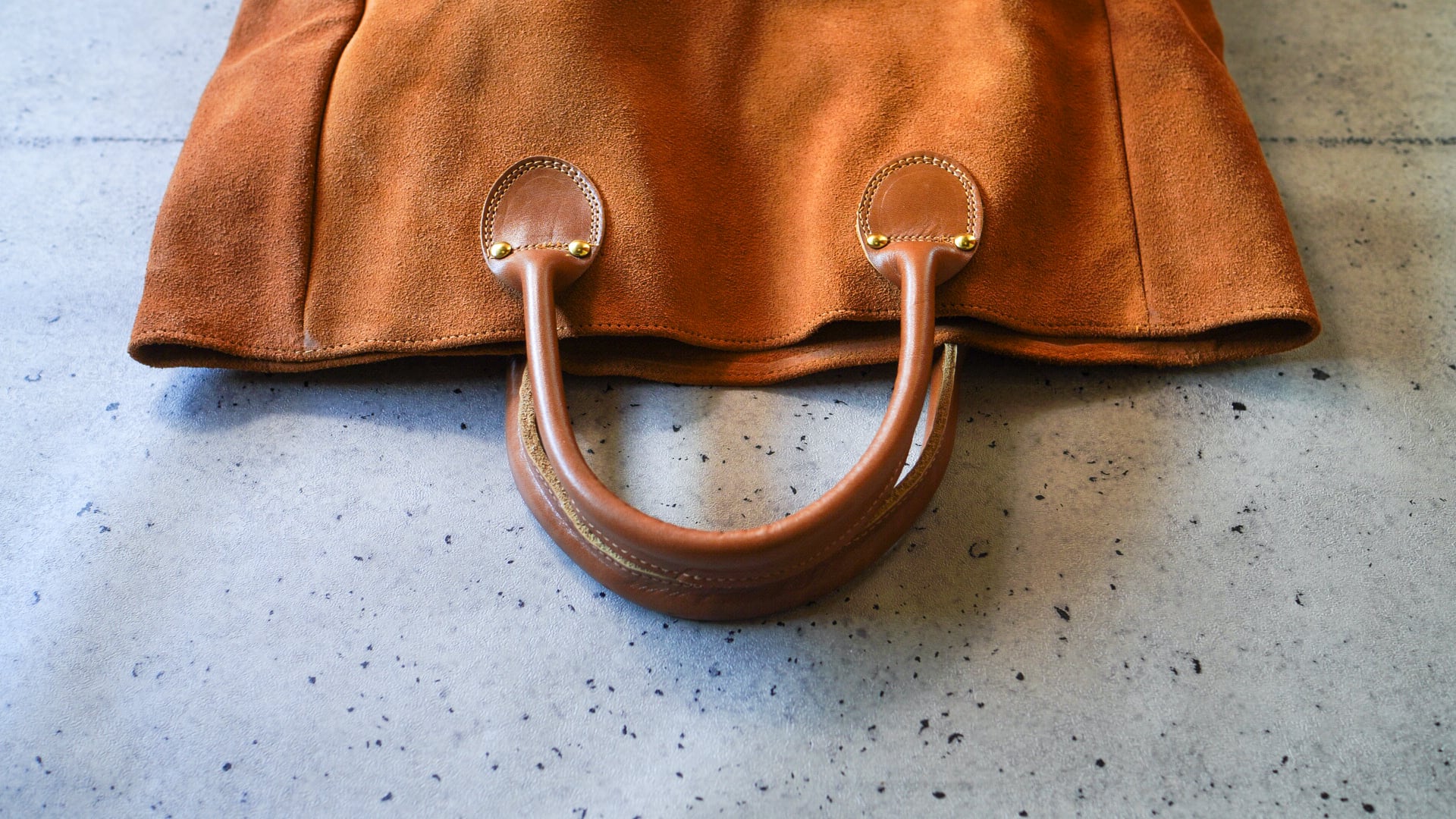 バッグ Vintage 80s Brookstone leather tote bag Vintage Brookstone Brown Suede Tote Bag Leather Handles Made in